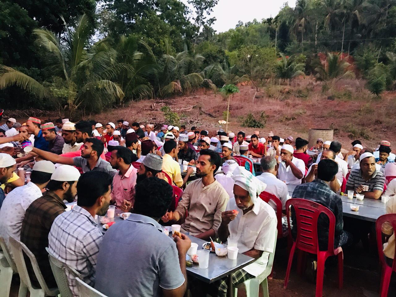 ಎಣ್ಮೂರು ಫ್ರೆಂಡ್ಸ್ ಪಾಯಿಂಟ್ ವತಿಯಿಂದ ಇಫ್ತಾರ್ ಕೂಟ