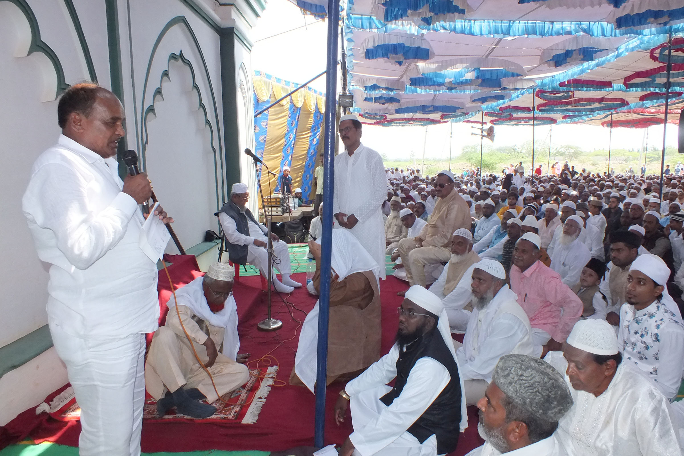 ಚಾಮರಾಜನಗರ: ಸಂಭ್ರಮದ ಈದುಲ್ ಫತ್ರ್ ಆಚರಣೆ