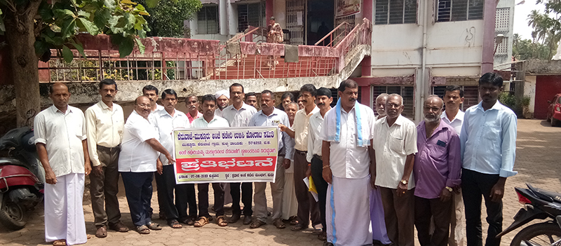 ಮುಕ್ಕೂರು ಅಂಚೆ ಕಚೇರಿ ಸ್ಥಳಾಂತರಕ್ಕೆ ವಿರೋಧ: ಗ್ರಾಹಕರಿಂದ ಪ್ರತಿಭಟನೆ