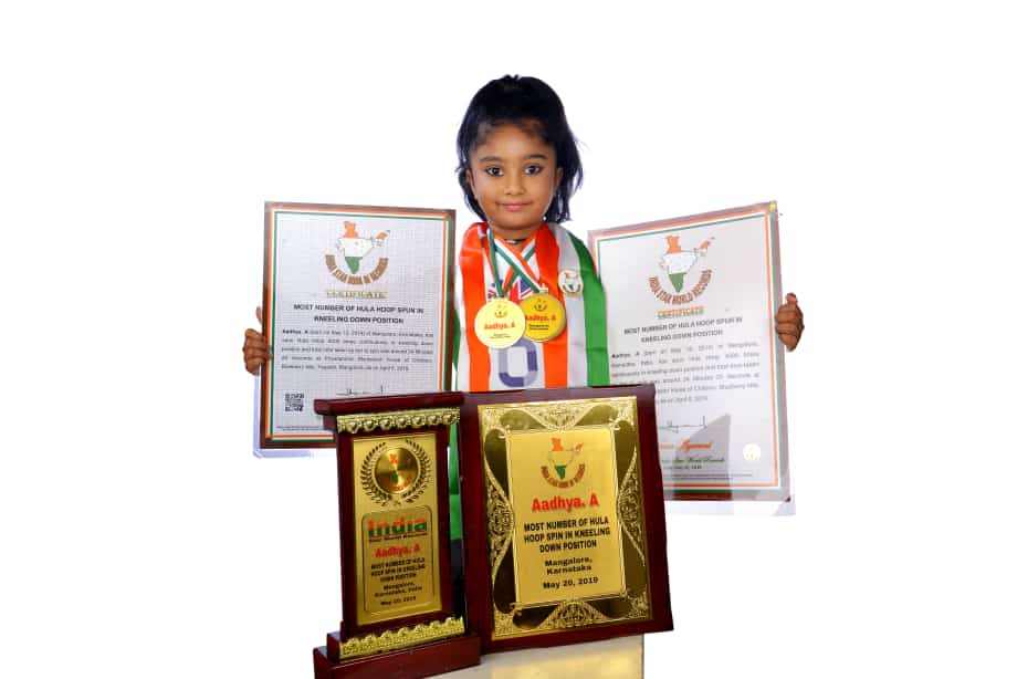 ಹುಲ್ಲಾಹೂಪ್: ಐದರ ಬಾಲೆಯ ವಿಶ್ವದಾಖಲೆ!