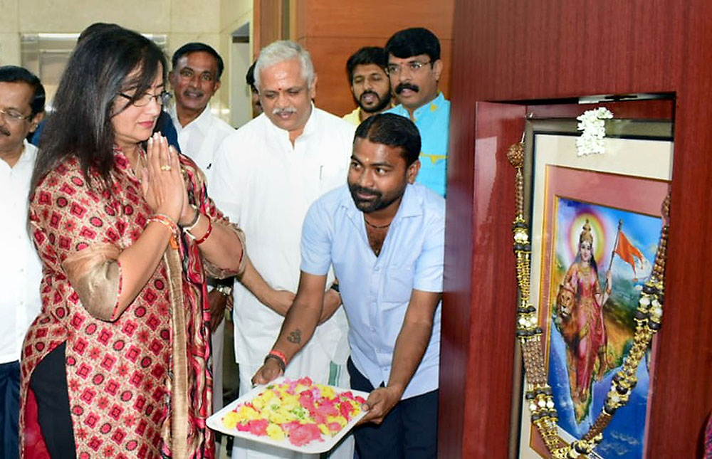 ಬಿಜೆಪಿ ಸೇರ್ಪಡೆ ಕುರಿತ ಪ್ರಶ್ನೆಗೆ ಸುಮಲತಾ ಅಂಬರೀಶ್ ಉತ್ತರಿಸಿದ್ದು ಹೀಗೆ...