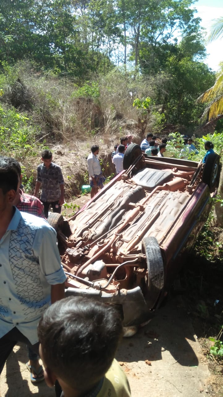 ಮಂಜನಾಡಿ: ನಿಯಂತ್ರಣ ತಪ್ಪಿದ ಕಾರು ಪಲ್ಟಿ