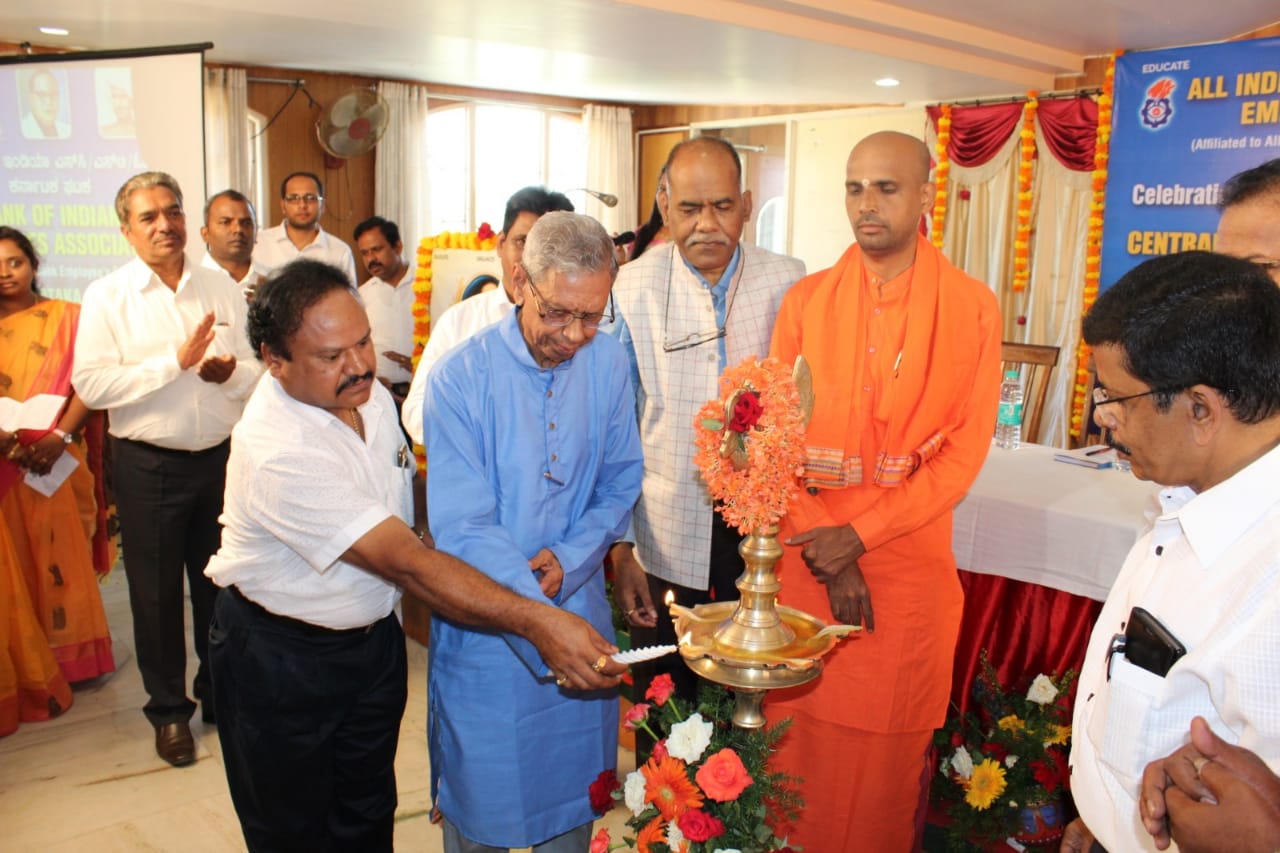 ಭಾವನಾತ್ಮಕ ಪ್ರಜಾಪ್ರಭುತ್ವ ದೇಶಕ್ಕೆ ಅಪಾಯ: ಜ್ಞಾನಪ್ರಕಾಶ ಸ್ವಾಮೀಜಿ