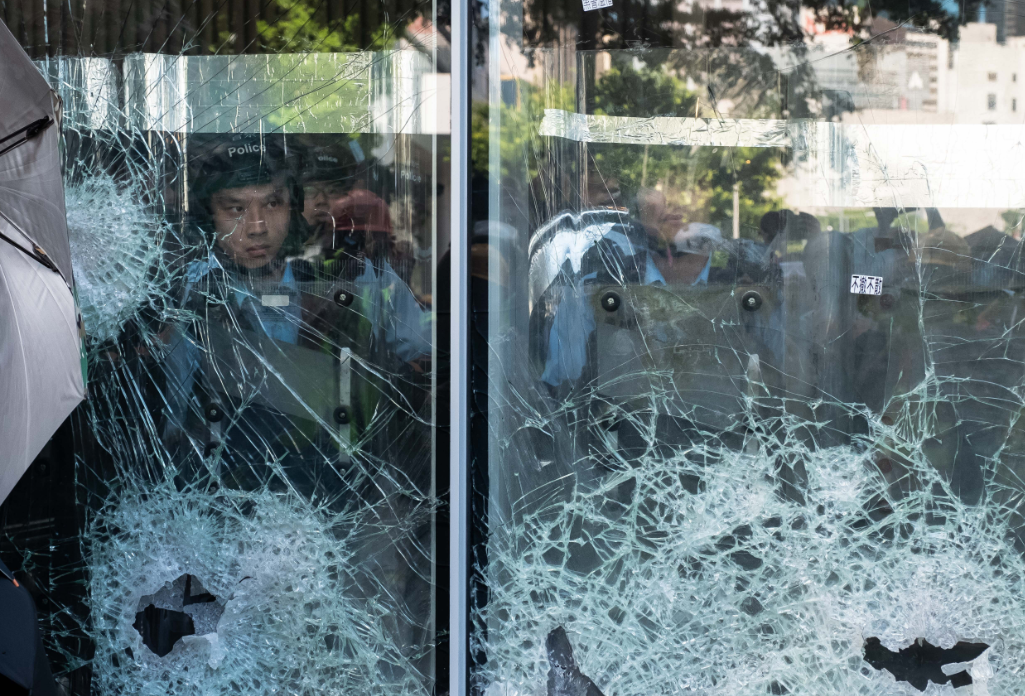ಹಾಂಕಾಂಗ್ ಚೀನಾಕ್ಕೆ ಹಸ್ತಾಂತರ ವಿರೋಧಿಸಿ ಪ್ರತಿಭಟನೆ