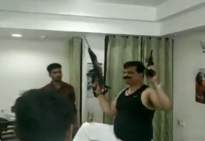 ಕೈಯಲ್ಲಿ ರಿವಾಲ್ವರ್, ರೈಫಲ್ ಹಿಡಿದು ಕುಣಿದಾಡಿದ ಬಿಜೆಪಿ ಶಾಸಕ: ವಿಡಿಯೋ ವೈರಲ್