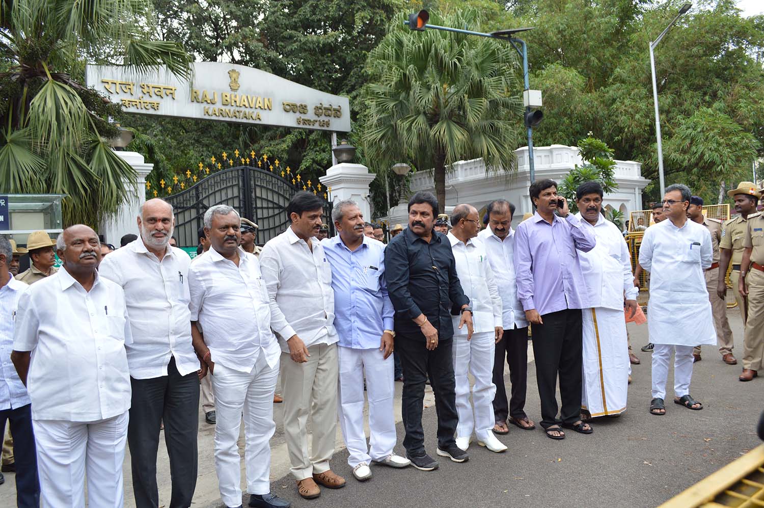 ಬಿಜೆಪಿಯಿಂದ ಅತೃಪ್ತ 12 ಶಾಸಕರಿಗೆ ಸಚಿವ ಸ್ಥಾನ ?