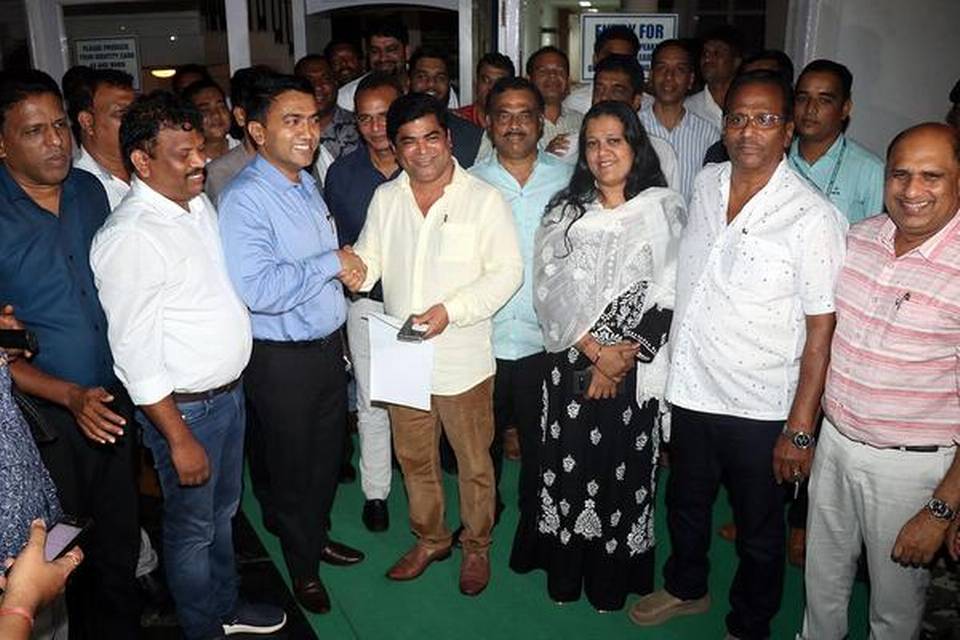 ಮೂವರು ಮಾಜಿ ಕಾಂಗ್ರೆಸ್,ಓರ್ವ ಬಿಜೆಪಿ ಶಾಸಕ ಗೋವಾ ಸಂಪುಟಕ್ಕೆ ಸೇರ್ಪಡೆಗೊಳ್ಳುವ ಸಾಧ್ಯತೆ