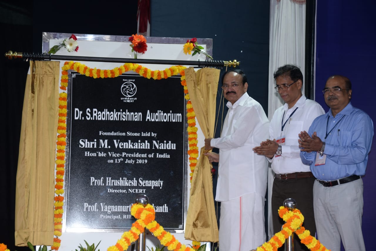 ಪ್ರಾದೇಶಿಕವಾಗಿ ಶಿಕ್ಷಣದಲ್ಲಿ ದೇಶ ಸದೃಢವಾಗಬೇಕು: ಮೈಸೂರಿನಲ್ಲಿ ಉಪರಾಷ್ಟ್ರಪತಿ ವೆಂಕಯ್ಯ ನಾಯ್ಡು