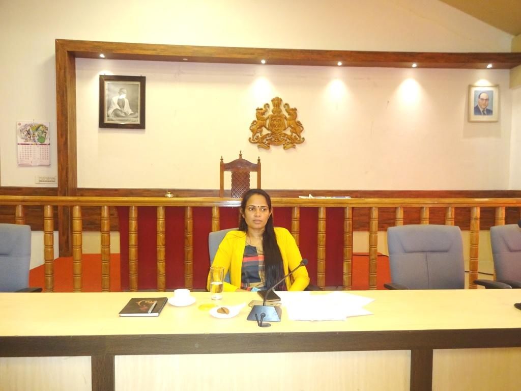 ಮಡಿಕೇರಿ: ದಮನಿತ ಮಹಿಳೆಯರಿಗೆ ಸ್ವ ಉದ್ಯೋಗ: ತರಬೇತಿ ನೀಡಲು ಜಿಲ್ಲಾಧಿಕಾರಿ ಸೂಚನೆ