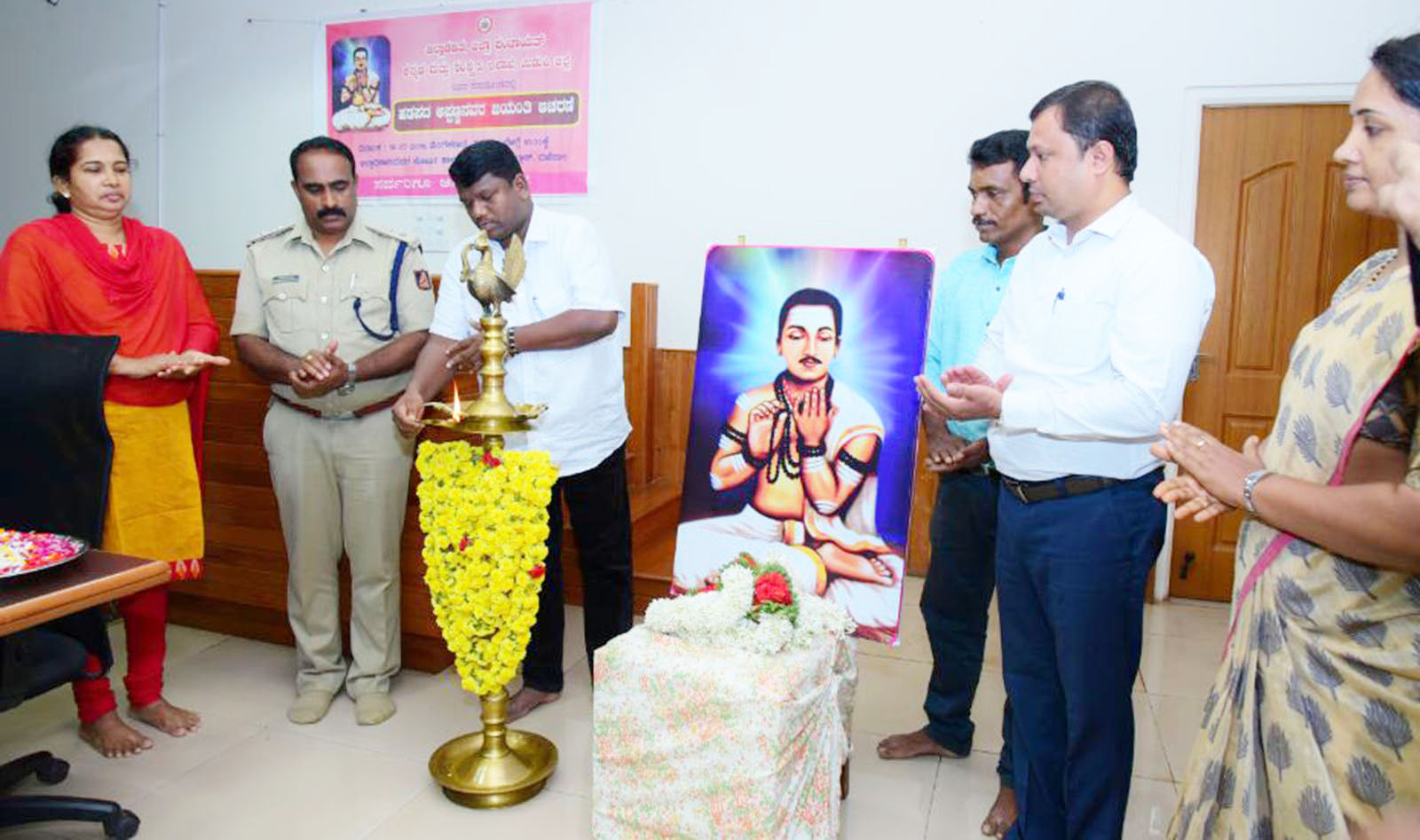 ವಚನಗಳ ಮೂಲಕ ಸಾಮಾಜಿಕ ಪಿಡುಗುಗಳ ವಿರುದ್ದ ಧ್ವನಿ: ದಿನಕರ ಬಾಬು