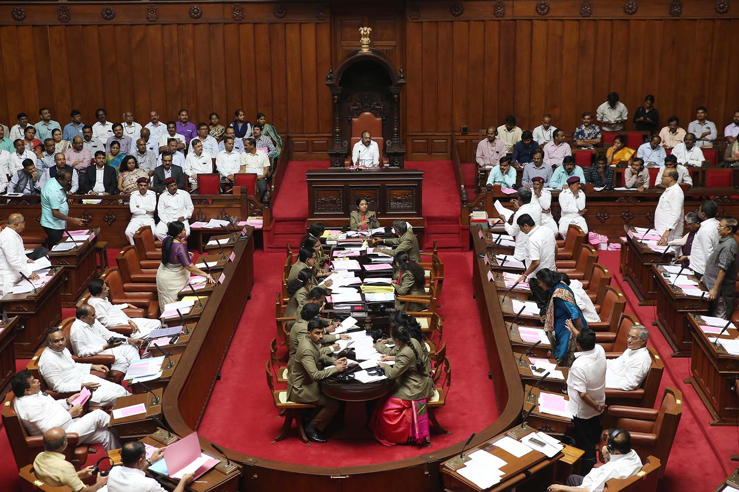 ವಿಧಾನ ಪರಿಷತ್ ಕಲಾಪ ಆರೋಪ-ಪ್ರತ್ಯಾರೋಪದಲ್ಲೇ ಮುಂದೂಡಿಕೆ