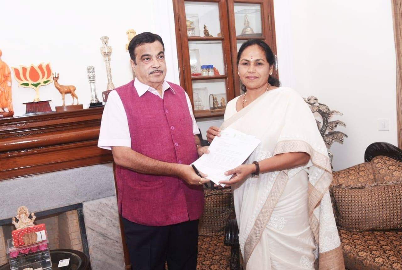 ಕೇಂದ್ರ ಸಚಿವ ಗಡ್ಕರಿ ಭೇಟಿಯಾದ ಸಂಸದೆ ಶೋಭಾ ಕರಂದ್ಲಾಜೆ