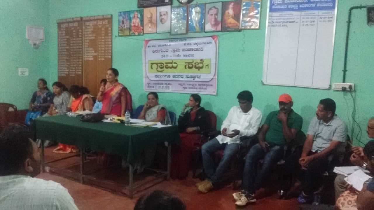 ರಾತ್ರೋರಾತ್ರಿ ಬೋರ್‍ವೆಲ್ ಕೊರೆದ ಗುತ್ತಿಗೆದಾರರು: ಸಾರ್ವಜನಿಕರಿಂದ ಅಧಿಕಾರಿಗಳಿಗೆ ತರಾಟೆ