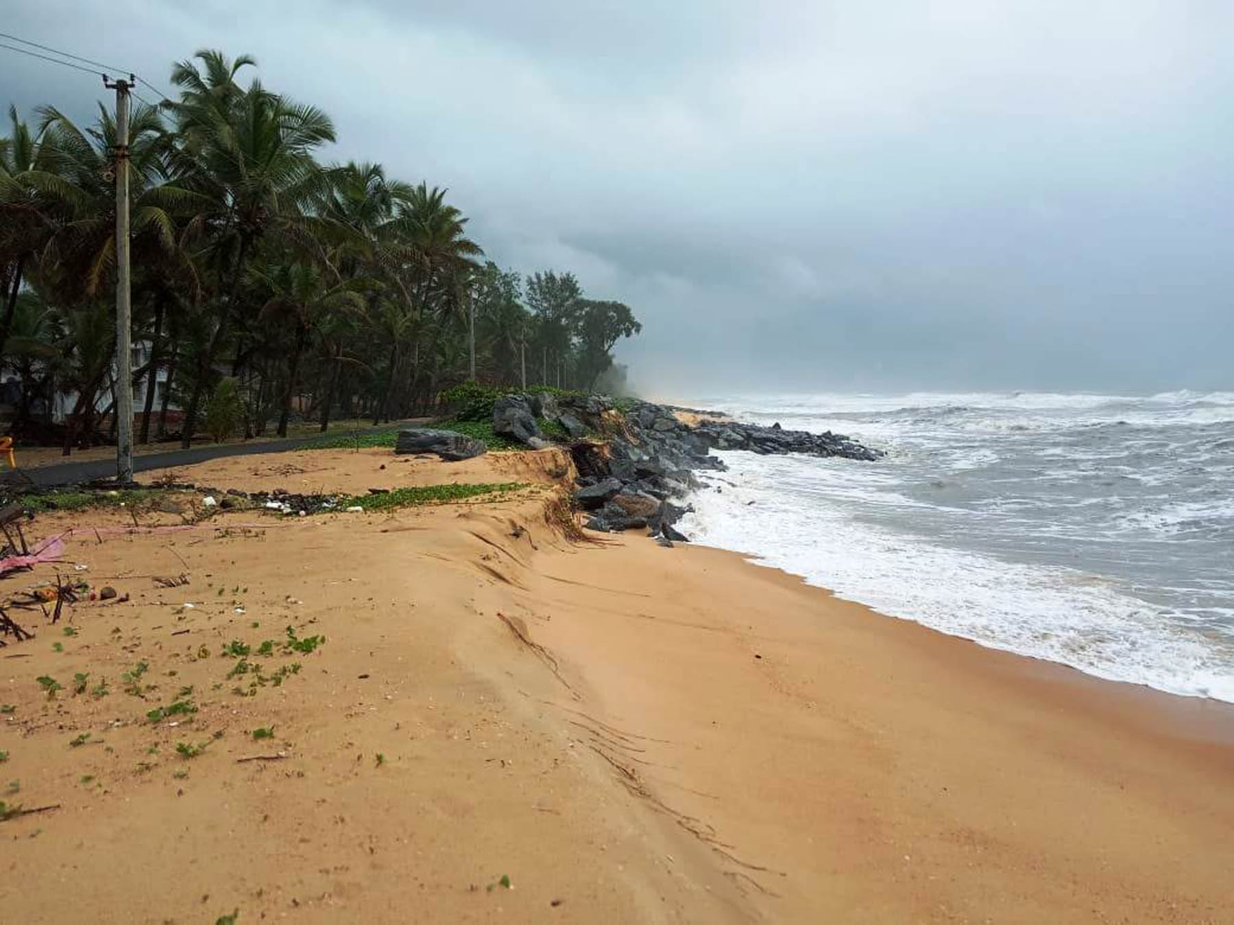 ಎರ್ಮಾಳಿನಲ್ಲಿ ಕಡಲ್ಕೊರೆತ: ಮನೆಗೆ ಹಾನಿ