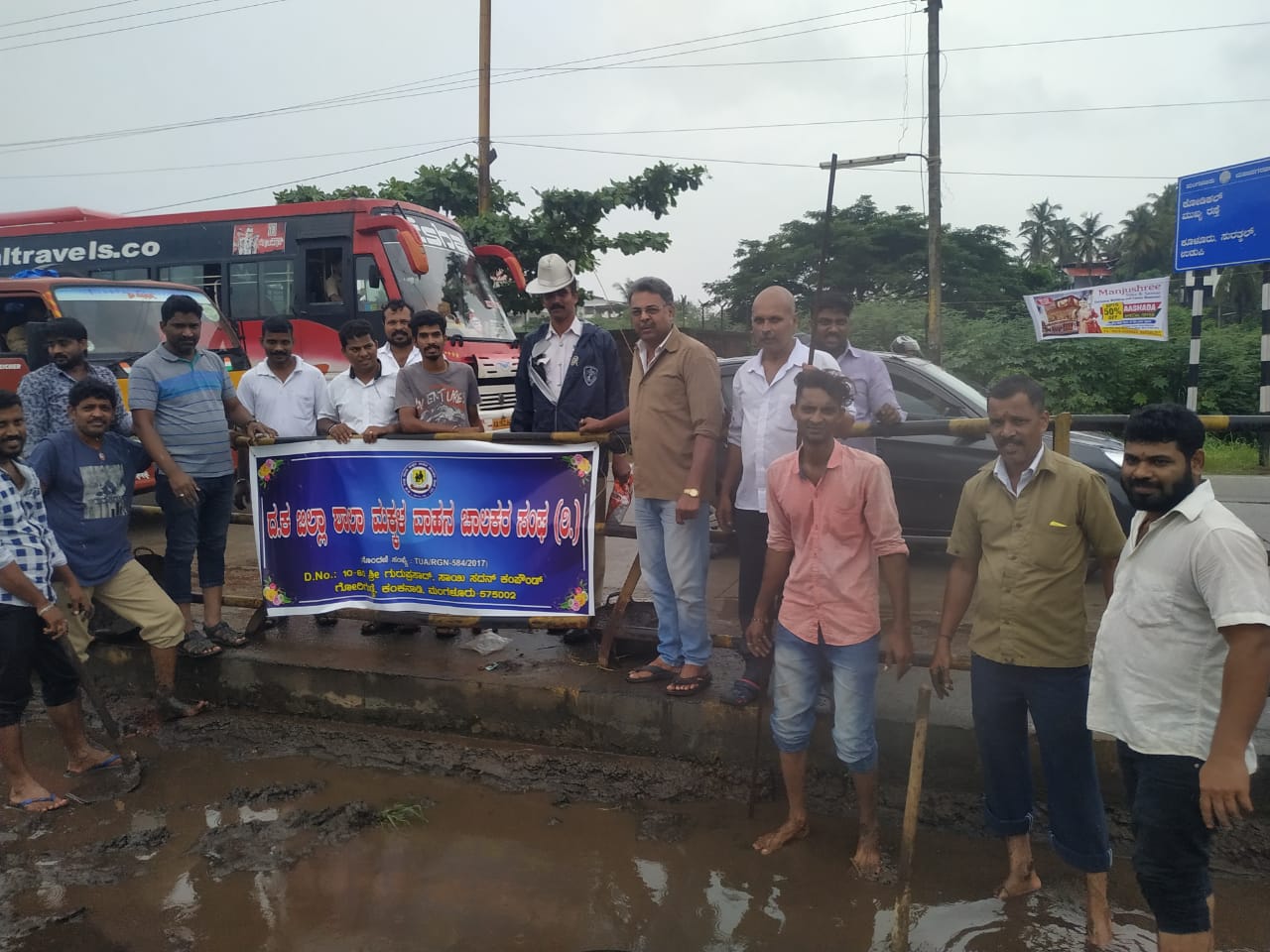 ಶಾಲಾ ಮಕ್ಕಳ ಚಾಲಕರ ಸಂಘದಿಂದ ಶ್ರಮದಾನ