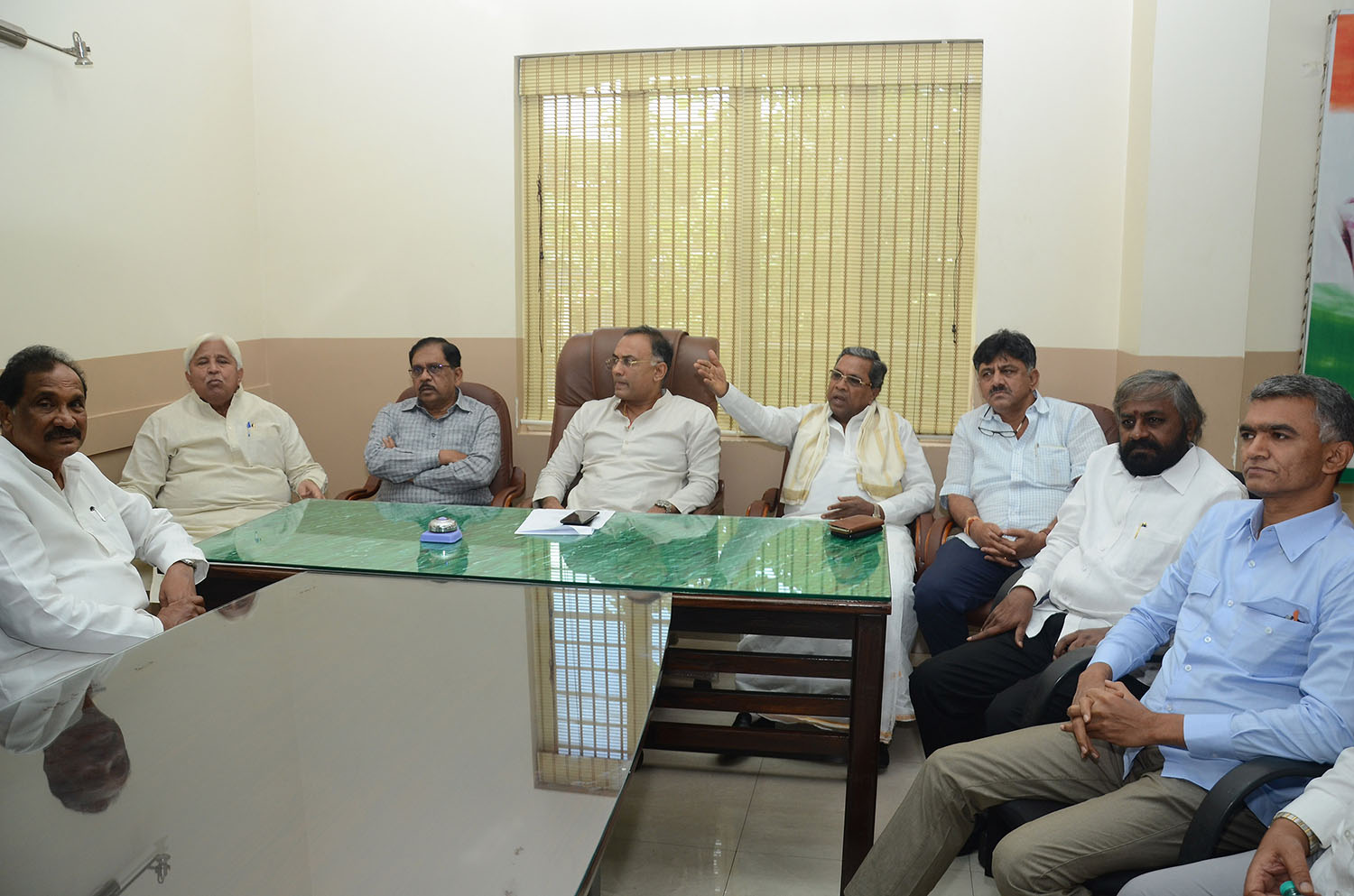 ವಿಪಕ್ಷ ನಾಯಕನ ಆಯ್ಕೆಗೆ ಕಾಂಗ್ರೆಸ್ ಮುಖಂಡರ ಸಮಾಲೋಚನೆ