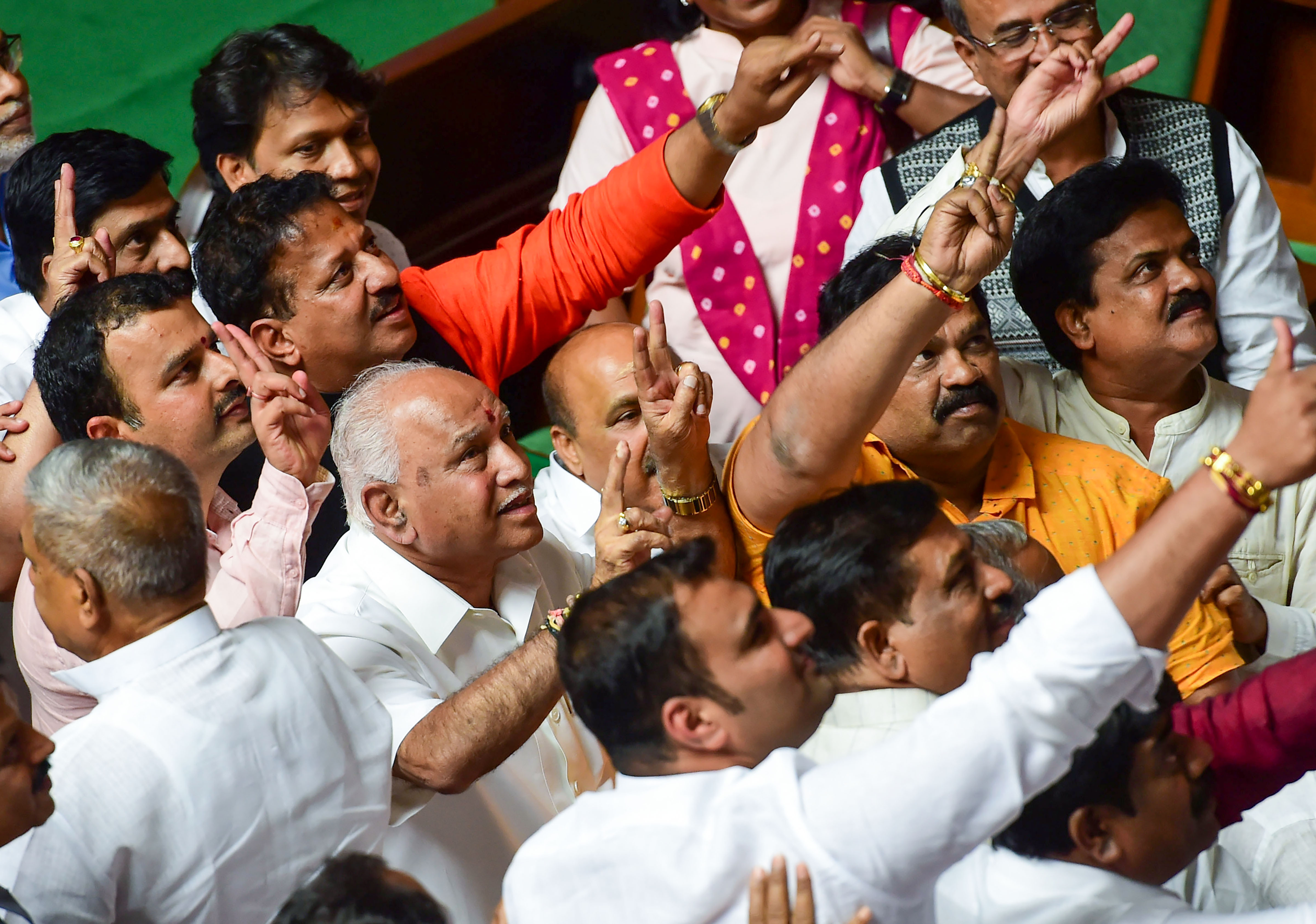 ಸರಕಾರ ರಚನೆಗೆ ಇನ್ನೂ ಸಿಗದ ಒಪ್ಪಿಗೆ: ರಾಜ್ಯ ಬಿಜೆಪಿ ಪಾಳಯದಲ್ಲಿ ಆತಂಕದ ಕಾರ್ಮೋಡ