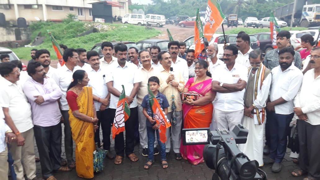 ತೊಕ್ಕೊಟ್ಟುವಿನಲ್ಲಿ ಬಿಜೆಪಿ ಕಾರ್ಯಕರ್ತರ ಸಂಭ್ರಮಾಚರಣೆ