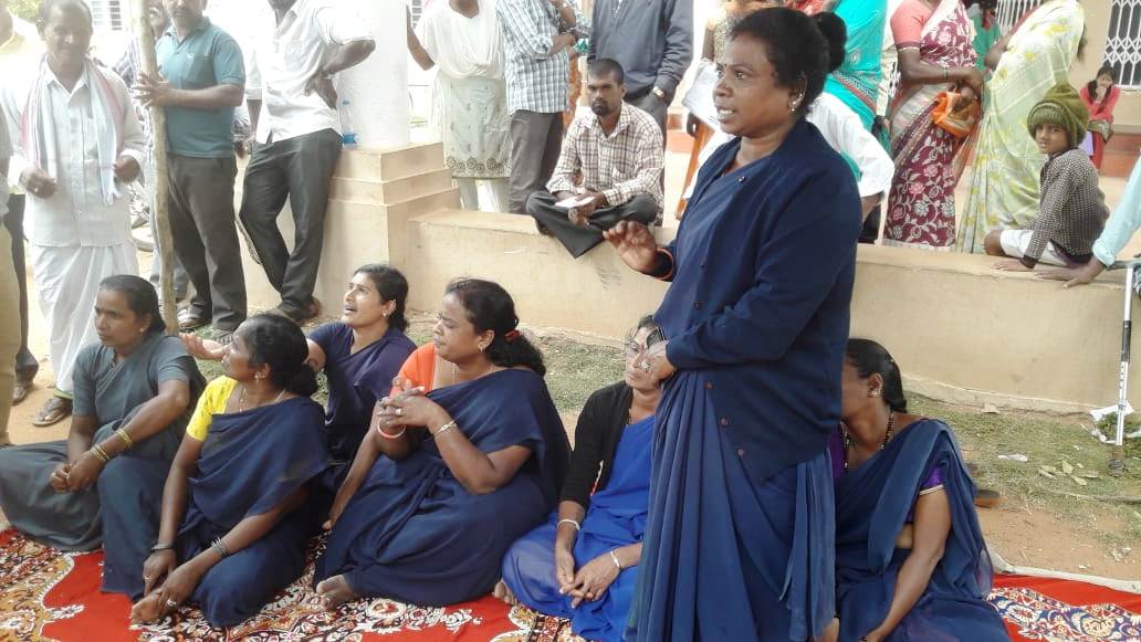 ಪಾಂಡವಪುರ: ವೇತನ ಪಾವತಿಗೆ ಒತ್ತಾಯಿಸಿ ಆಸ್ಪತ್ರೆ ಸಿಬ್ಬಂದಿಗಳ ಧರಣಿ