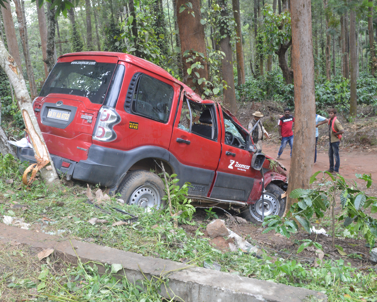 ಮರಕ್ಕೆ ಢಿಕ್ಕಿಯಾದ ಸ್ಕಾರ್ಪಿಯೋ: ನಾಲ್ವರಿಗೆ ಗಾಯ