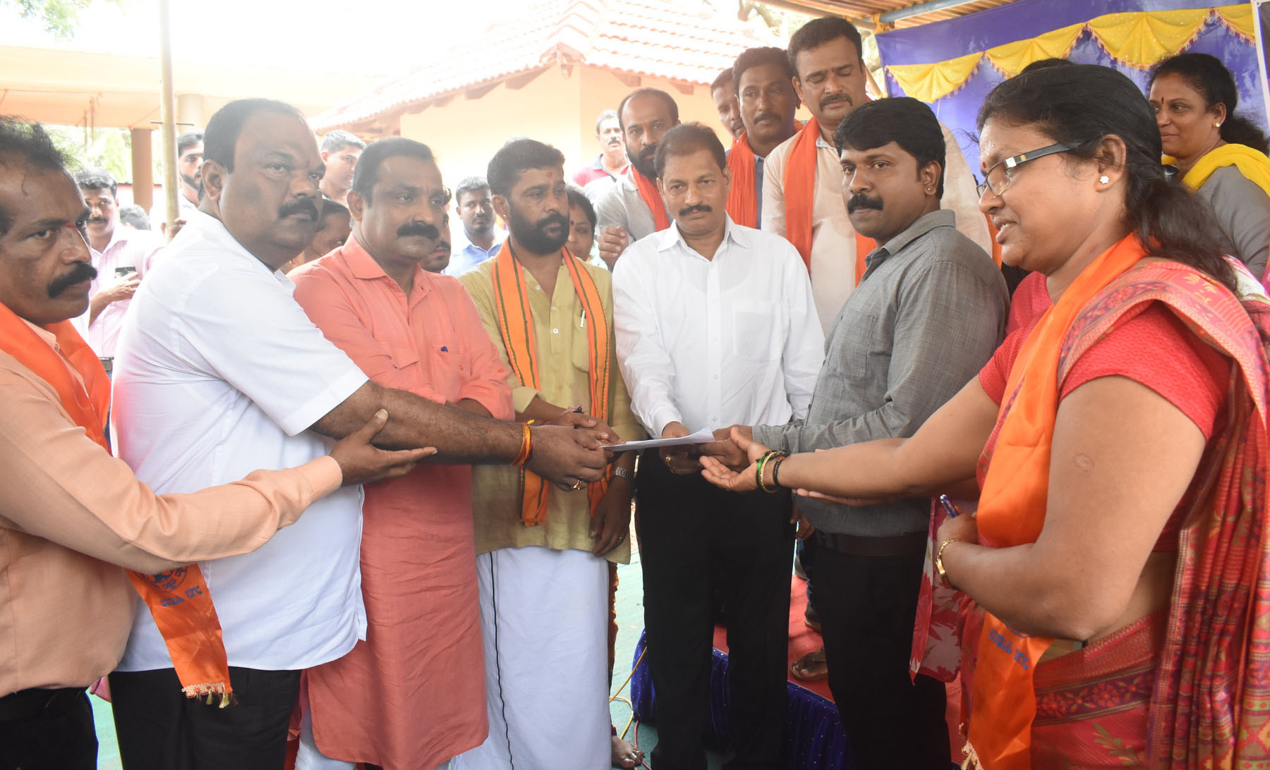 ಉಡುಪಿ: ಗೋ ಹತ್ಯೆ ನಿಷೇಧಕ್ಕೆ ಆಗ್ರಹಿಸಿ ಧರಣಿ