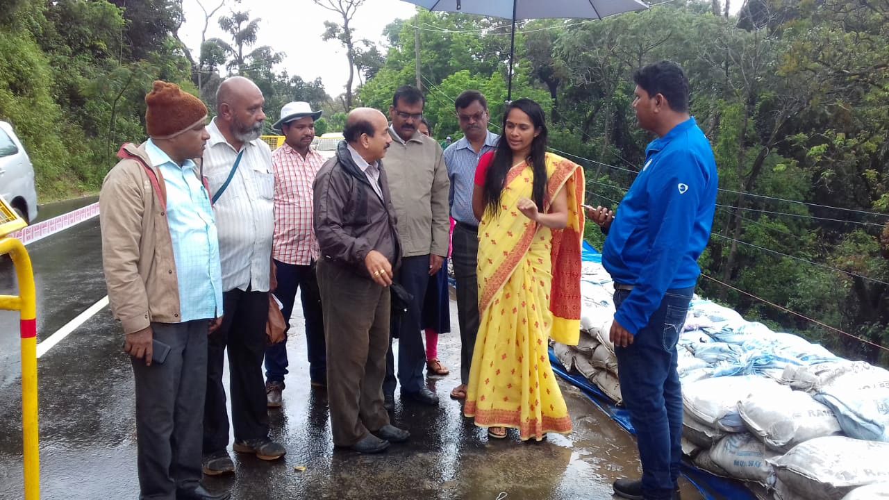 ಹೆದ್ದಾರಿ ಬಿರುಕಿಗೆ ತಾತ್ಕಾಲಿಕ ತೇಪೆ: ಅವೈಜ್ಞಾನಿಕ ಕ್ರಮಕ್ಕೆ ಶಾಸಕರ ಅಸಮಾಧಾನ