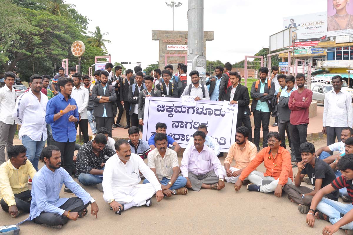 ಯುವತಿಯ ಸಾಮೂಹಿಕ ಅತ್ಯಾಚಾರ ಪ್ರಕರಣ ಖಂಡಿಸಿ ಪ್ರತಿಭಟನೆ