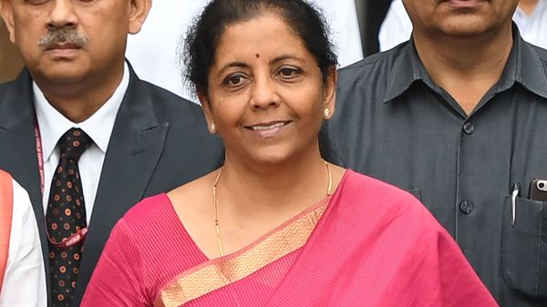 ಗ್ರಾಮೀಣ, ನಗರ ಅಂತರವನ್ನು ಕುಗ್ಗಿಸಲು ಮೂಲಭೂತ ಸೌಕರ್ಯ ಯೋಜನೆಗಳನ್ನು ಘೋಷಿಸಿದ ವಿತ್ತ ಸಚಿವೆ