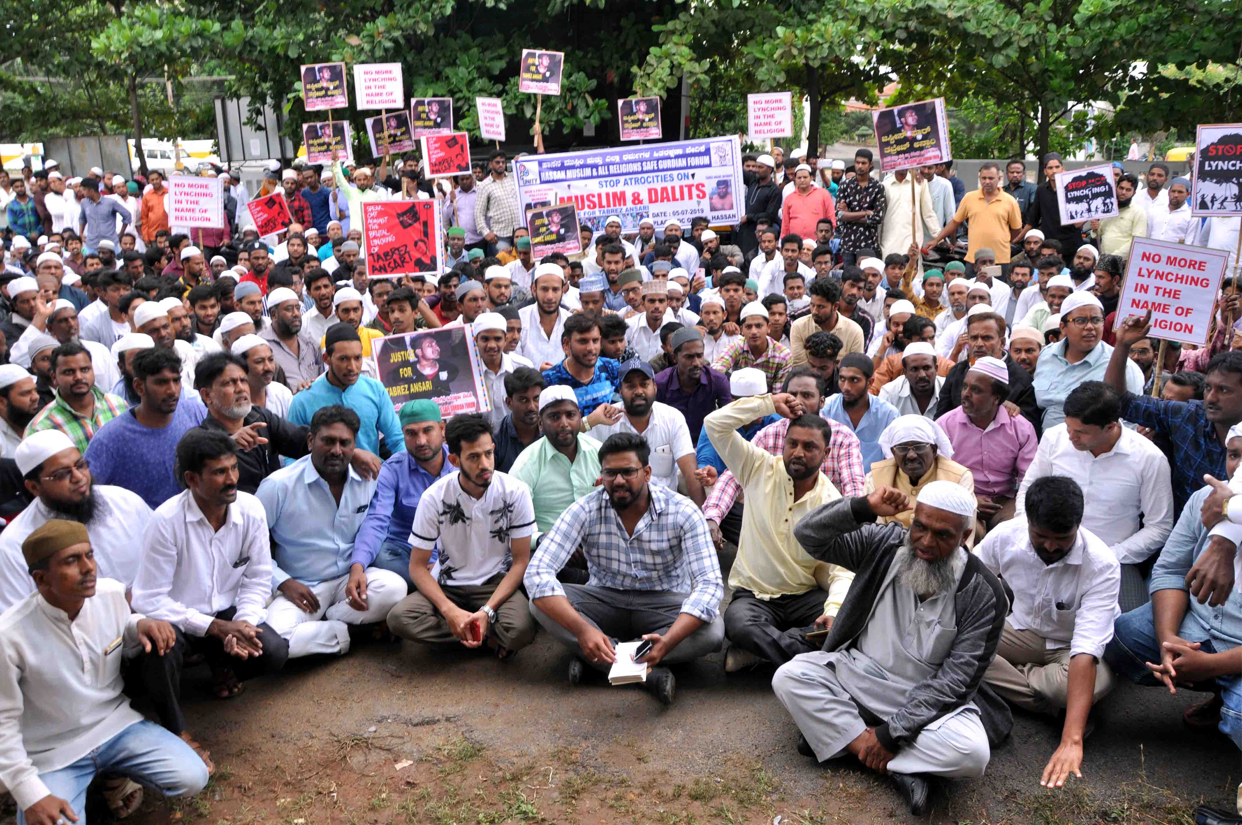 ಹಾಸನ: ಗುಂಪು ಹತ್ಯೆ ಆರೋಪಿಗಳಿಗೆ ಕಠಿಣ ಶಿಕ್ಷೆ ನೀಡಲು ಆಗ್ರಹಿಸಿ ಧರಣಿ