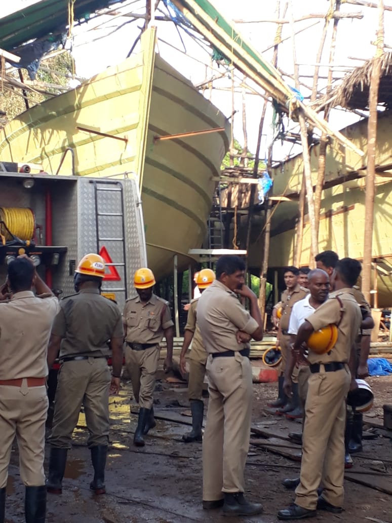 ದಕ್ಕೆಯಲ್ಲಿ ಮೂರು ಬೋಟುಗಳಿಗೆ ಬೆಂಕಿ