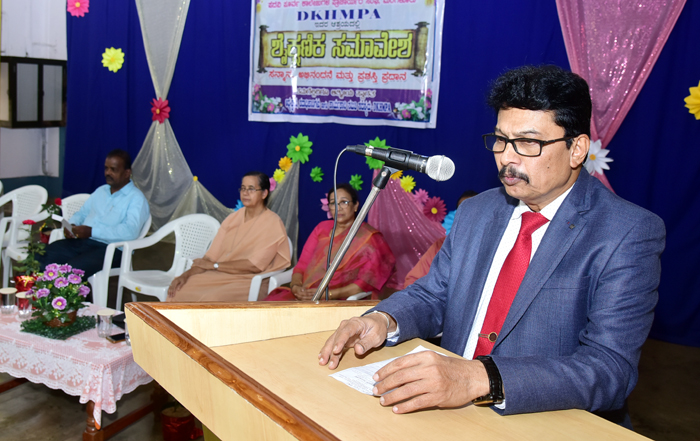 ಶಿಕ್ಷಕ ವೃತ್ತಿಯು ಸೇವಾ ಮನೋಭಾವದಿಂದ ಕೂಡಿರಲಿ: ಯಡಪಡಿತ್ತಾಯ