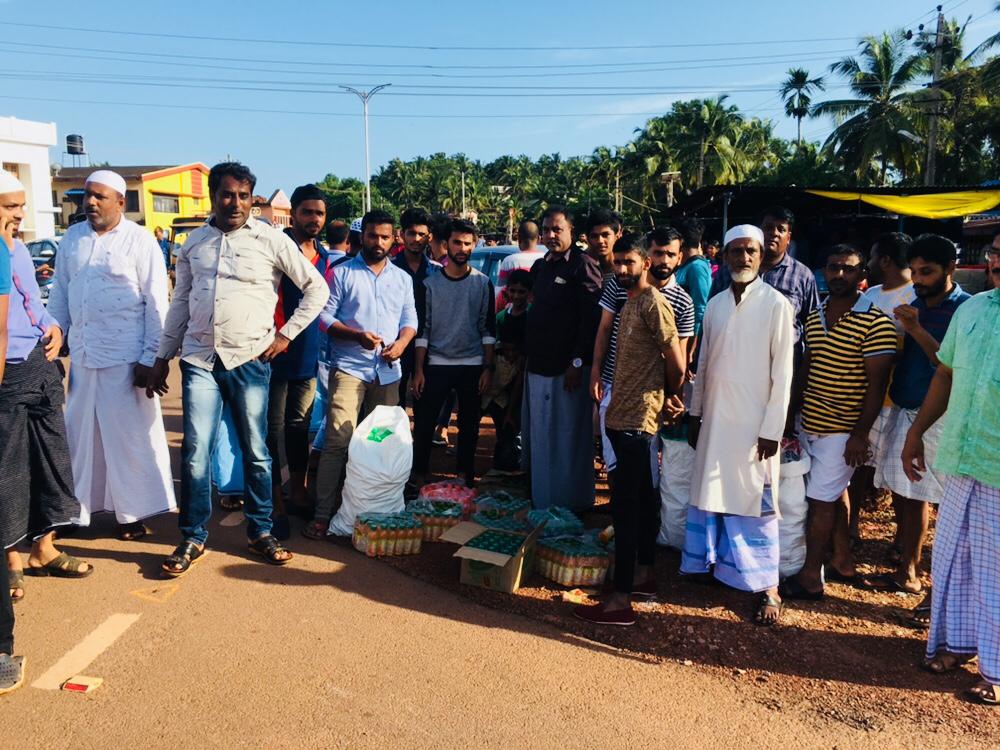 ಶಾಹೀನ್ ಸ್ಪೋಟ್ಸ್ ಸೆಂಟರ್ ಸದಸ್ಯರಿಂದ ಮಾರಿ ಭಕ್ತರಿಗೆ ತಂಪು ಪಾನೀಯ ವಿತರಣೆ