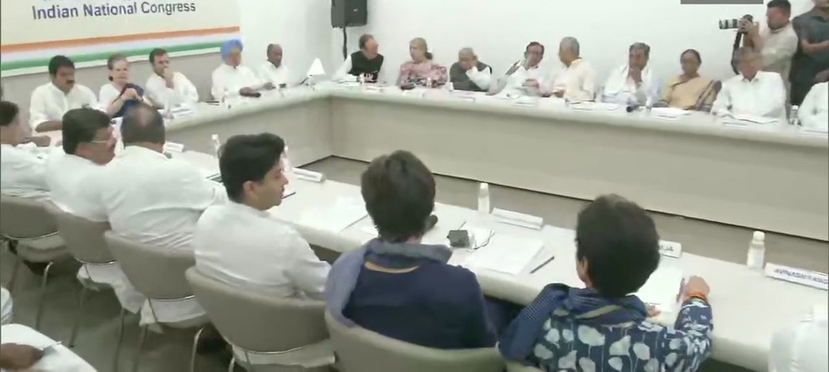 ಎಐಸಿಸಿ ಅಧ್ಯಕ್ಷರ ಆಯ್ಕೆಗೆ ಸಿಡಬ್ಲ್ಯುಸಿ ಸಭೆ : ಖರ್ಗೆ , ವಾಸ್ನಿಕ್  ನಡುವೆ ಸ್ಪರ್ಧೆ ?