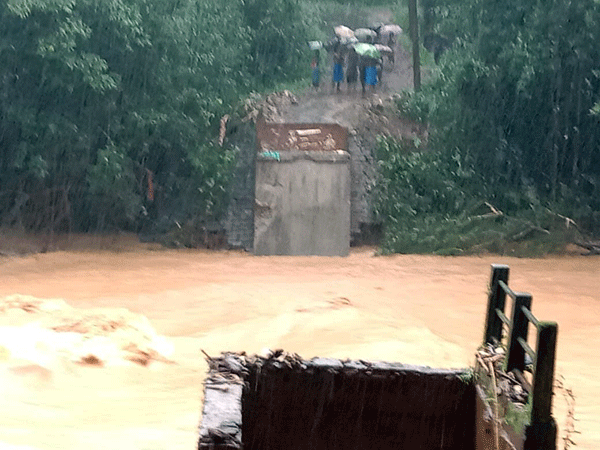ಬೆಳ್ತಂಗಡಿಯಲ್ಲಿ ಪ್ರವಾಹ ಮುಂದುವರಿಕೆ: ಕೊಚ್ಚಿ ಹೋದ ಎರಡು ಸೇತುವೆ