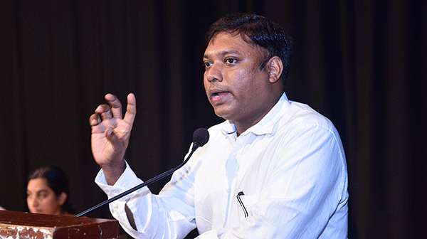 ಮಂಗಳೂರು: ರಸ್ತೆ ತ್ಯಾಜ್ಯ ಸ್ವಚ್ಛಗೊಳಿಸಲು ಜಿಲ್ಲಾಧಿಕಾರಿ ಸೂಚನೆ