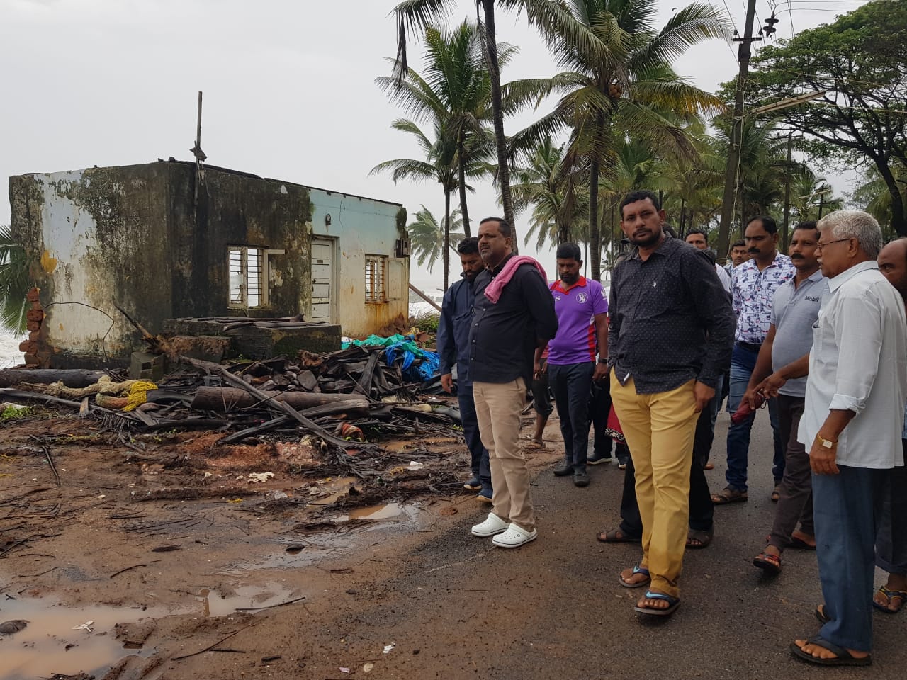 ಉಚ್ಚಿಲ: ಕಡಲ್ಕೊರೆತ ಹಾನಿ ಪ್ರದೇಶಕ್ಕೆ ಯು.ಟಿ.ಖಾದರ್ ಭೇಟಿ