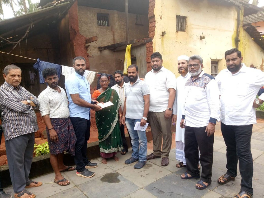 ಮನೆಗಳಿಗೆ ಹಾನಿ: ಸಂತ್ರಸ್ತರಿಗೆ ಸಹಾಯಧನ ವಿತರಣೆ