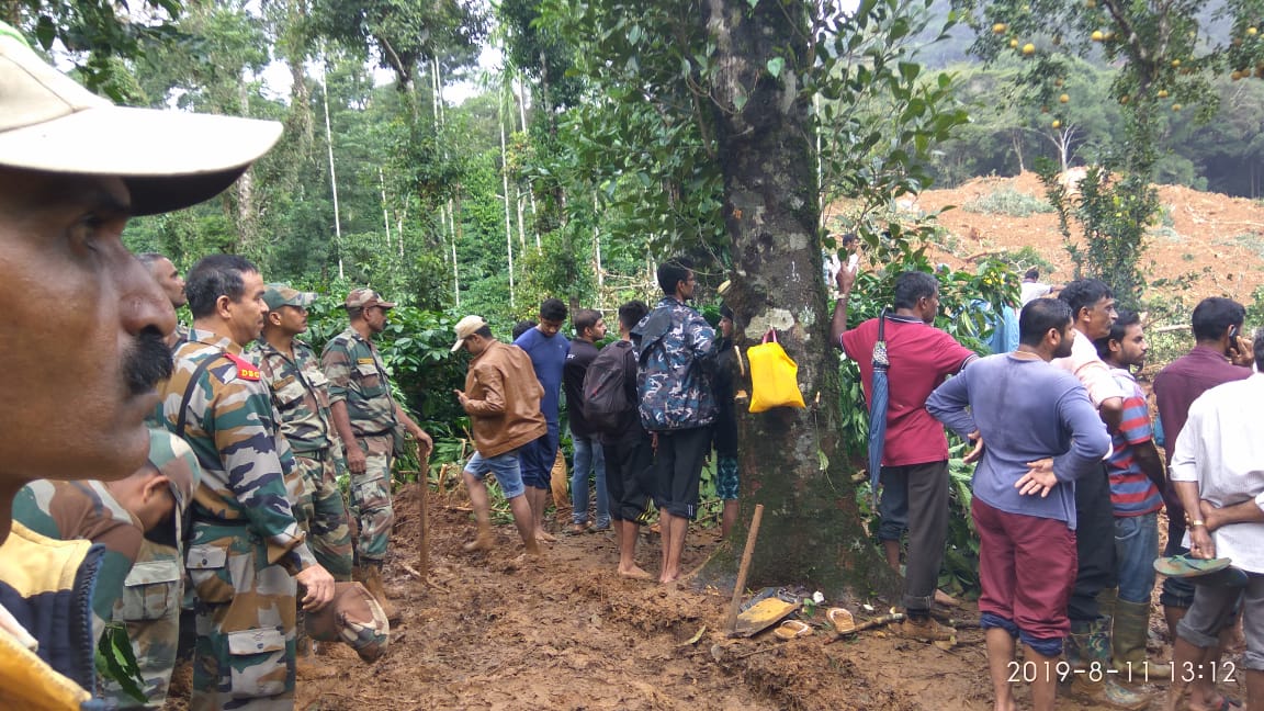 ಗುಡ್ಡ ಕುಸಿತ: ಎಂಟು ಮಂದಿಯ ಪತ್ತೆಗಾಗಿ ಶೋಧ ಕಾರ್ಯ ತೀವ್ರ