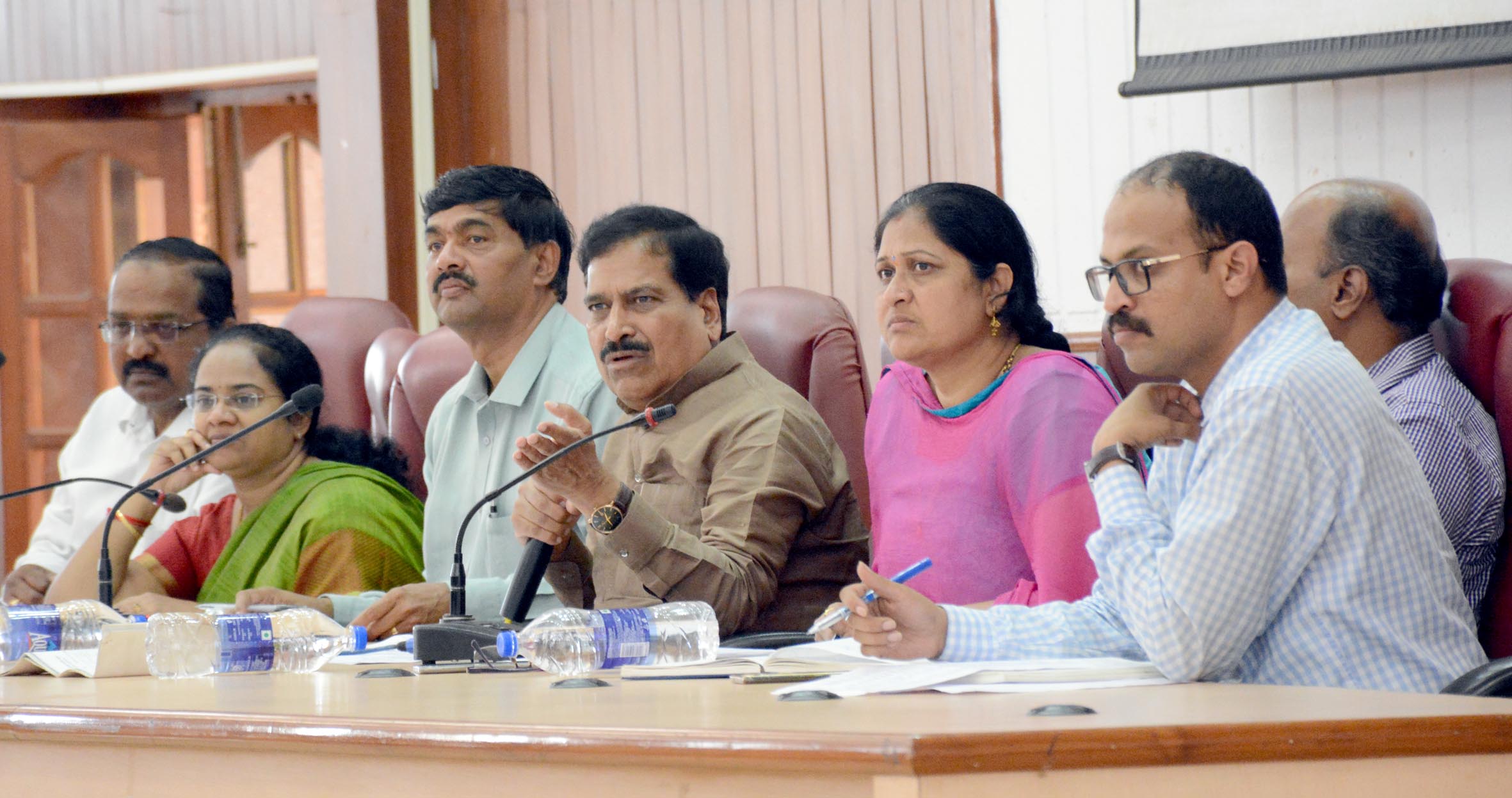 ಪ್ರವಾಹ ಸಂತ್ರಸ್ತರಿಗೆ ತಕ್ಷಣ ಪರಿಹಾರ ಒದಗಿಸಲು ಕೇಂದ್ರ ಸಚಿವ ಸುರೇಶ್ ಅಂಗಡಿ ಸೂಚನೆ