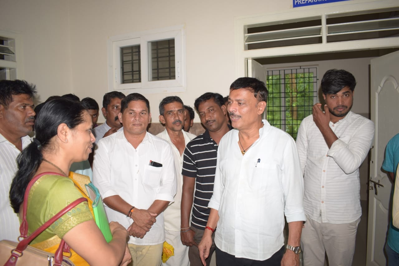 ಬಂಟ್ವಾಳ ಸಮುದಾಯ ಆರೋಗ್ಯ ಕೇಂದ್ರಕ್ಕೆ ಶಾಸಕ ರಾಜೇಶ್ ನಾಯ್ಕ್ ಭೇಟಿ, ಪರಿಶಿಲನೆ