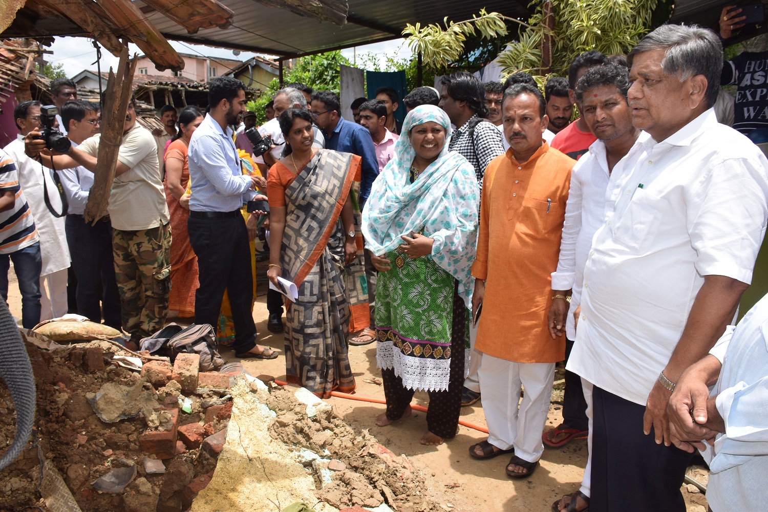 ಸಂತ್ರಸ್ತ ಕುಟುಂಬಕ್ಕೆ ತಕ್ಷಣವೇ ಪರಿಹಾರ ವಿತರಿಸಲು ಜಗದೀಶ್ ಶೆಟ್ಟರ್ ಸೂಚನೆ