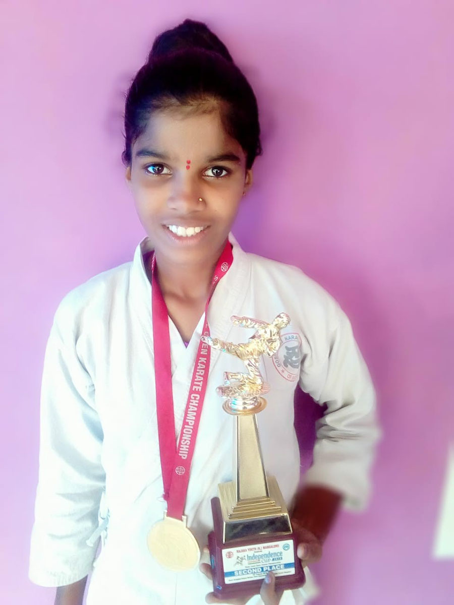 ರಾಜ್ಯಮಟ್ಟದ ಕರಾಟೆ ಚಾಂಪಿಯನ್‌ಶಿಪ್‌ನಲ್ಲಿ ಪದಕ