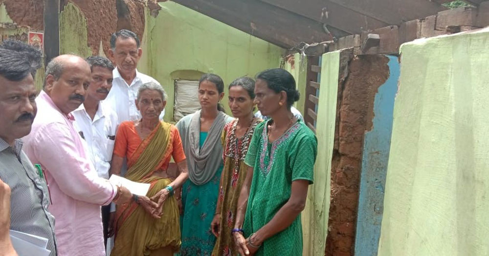 ಮಳೆಗೆ ಮನೆ ಹಾನಿ: ಪರಿಹಾರದ ಮೊತ್ತ ವಿತರಣೆ