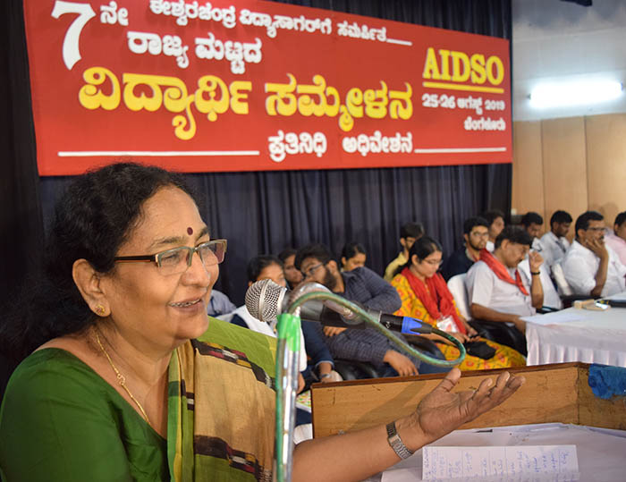 ಫ್ಯಾಶಿಸಂ ವಿರುದ್ಧದ ಹೋರಾಟಕ್ಕೆ ವಿದ್ಯಾರ್ಥಿಗಳು ಮುಂದಾಗಬೇಕು: ಎಸ್‌ಯುಸಿಐ ರಾಜ್ಯ ಕಾರ್ಯದರ್ಶಿ ಕೆ.ಉಮಾ