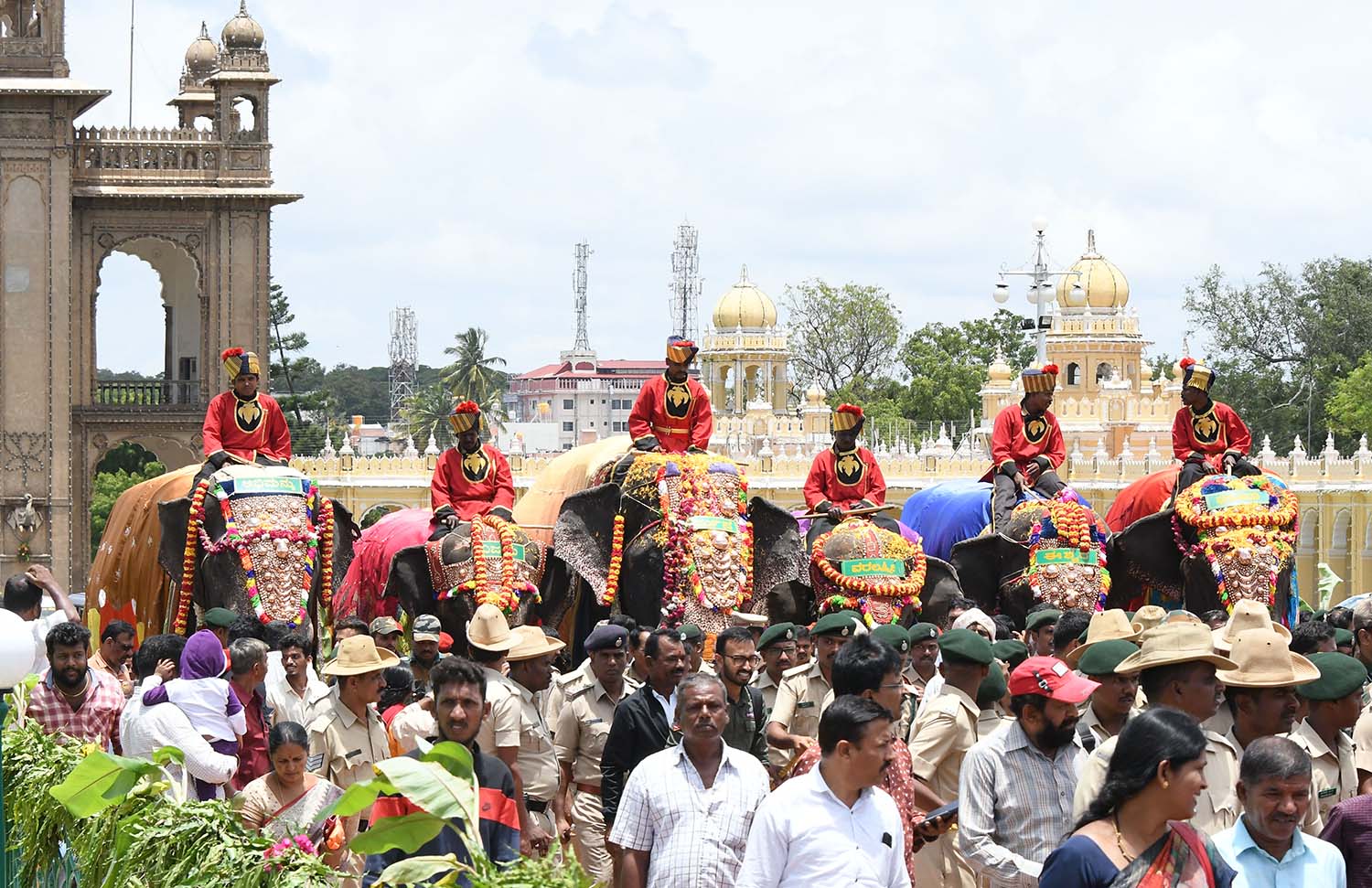ದಸರಾ ಜಂಬೂಸವಾರಿಯಲ್ಲಿ ಪಾಲ್ಗೊಳ್ಳುವ ಗಜಪಡೆಗೆ ಅರಮನೆಯಲ್ಲಿ ಅದ್ಧೂರಿ ಸ್ವಾಗತ