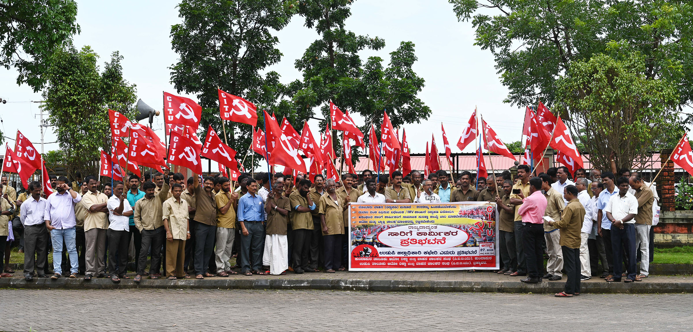 ಮೋಟಾರ್ ವಾಹನ ಮಸೂದೆಯಿಂದ ಖಾಸಗಿ ಕಂಪೆನಿಗಳಿಗೆ ಲಾಭ: ಬಾಲಕೃಷ್ಣ ಶೆಟ್ಟಿ