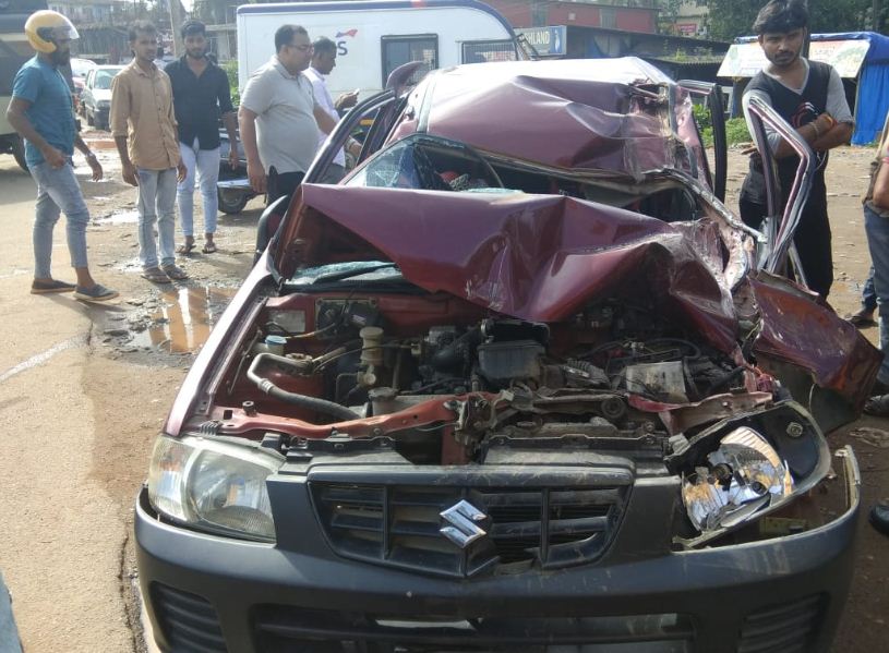ನಿಂತಿದ್ದ ಲಾರಿಗೆ ಕಾರು ಢಿಕ್ಕಿ: ಐವರಿಗೆ ಗಾಯ