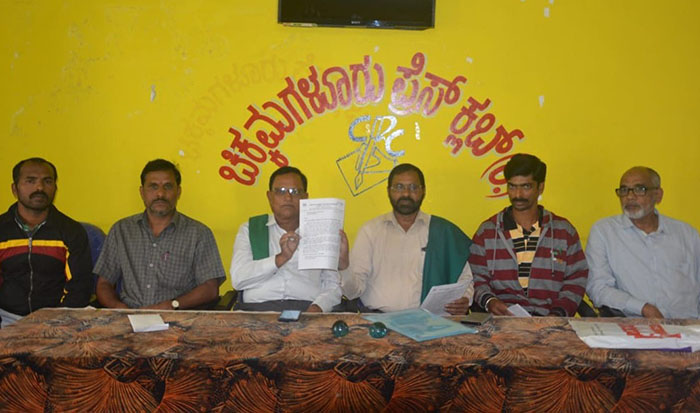 ಸಂತ್ರಸ್ತರನ್ನು ಗಂಜಿ ಕೇಂದ್ರದಿಂದ ಹೊರಹಾಕಲು ಜನಪ್ರತಿನಿಧಿಗಳು, ಅಧಿಕಾರಿಗಳಿಂದ ಸಂಚು: ಆರೋಪ