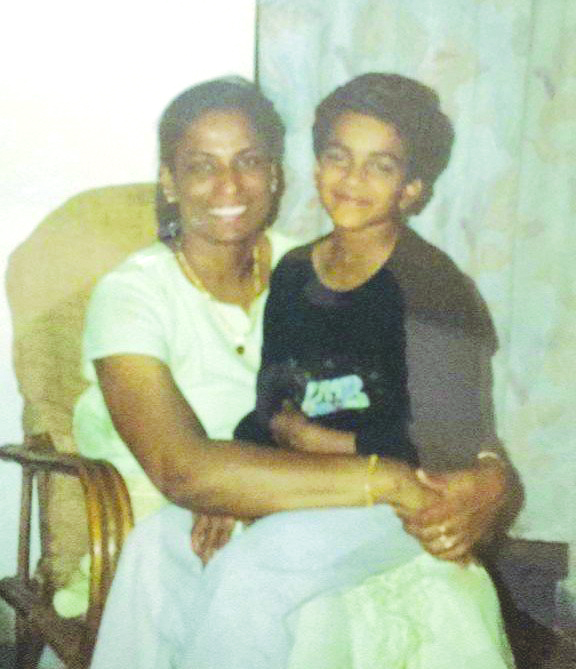 ಉಷಾ ಮಡಿಲಲ್ಲಿ ಕುಳಿತ ಮುದ್ದಿನ ಹುಡುಗಿ ಸಿಂಧು ಫೋಟೊ ವೈರಲ್