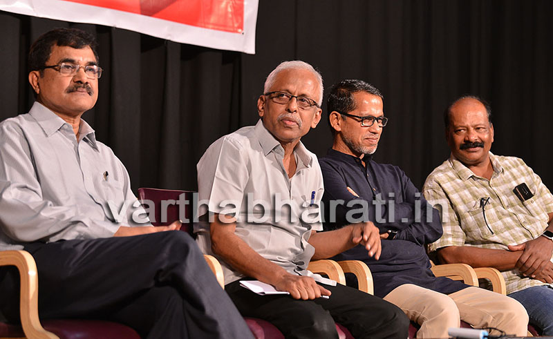 ಕಾಂಗ್ರೆಸ್ ಪಕ್ಷವೇ ಹಿಂದುತ್ವದ ಭೂತ ಹುಟ್ಟಿಕೊಳ್ಳಲು ಪ್ರಮುಖ ಕಾರಣ: ಡಾ.ಆನಂದ್ ತೆಲ್ತುಂಬ್ಡೆ